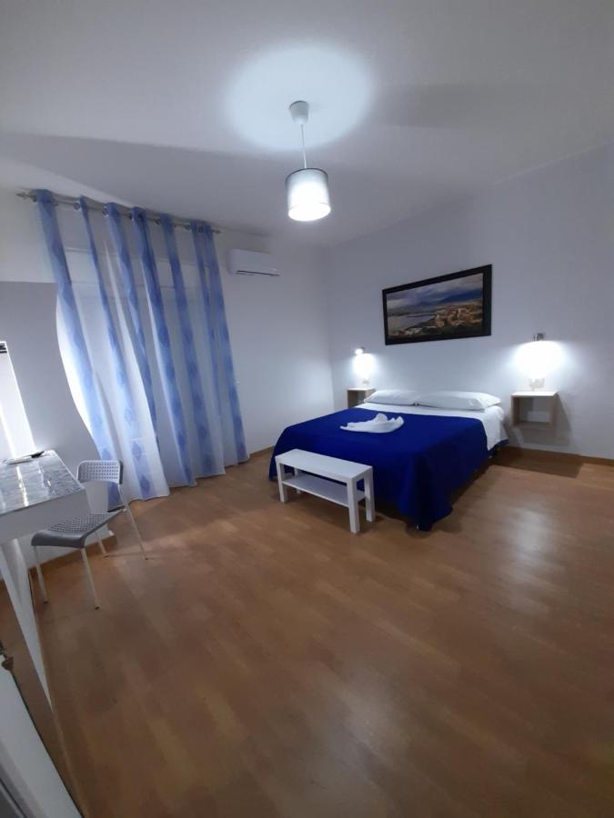 Milazzo: La Porta Delle Eolie Bed and Breakfast Habitación foto